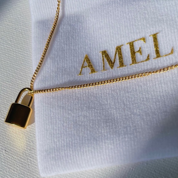 Padlock Pendant Bracelet - Picture 3 of 3